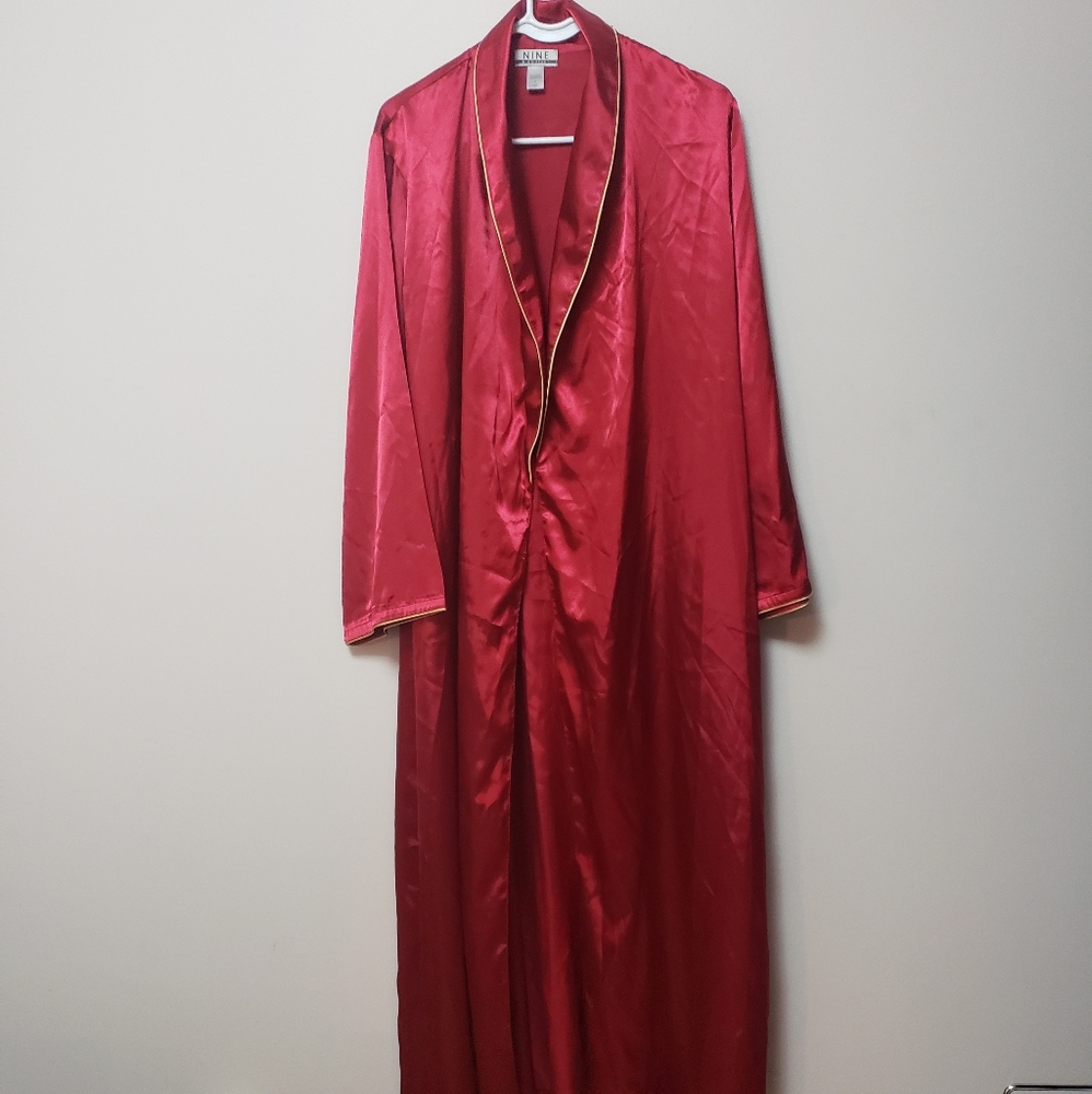 Nine & Co.Red Satin Robe M - Picture 7 of 7